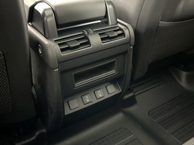 2026 Land Rover Defender 110 X-Dynamic SE