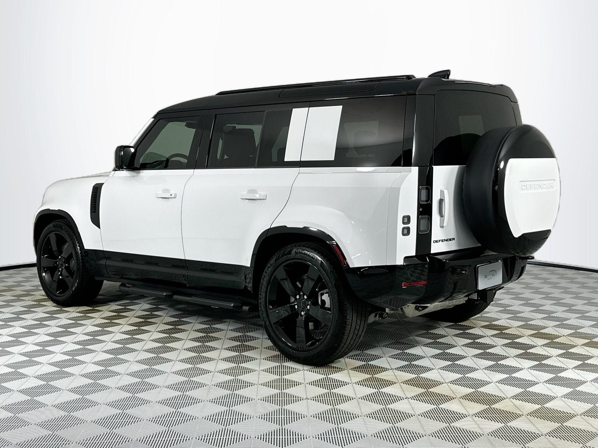 2026 Land Rover Defender 110 X-Dynamic SE