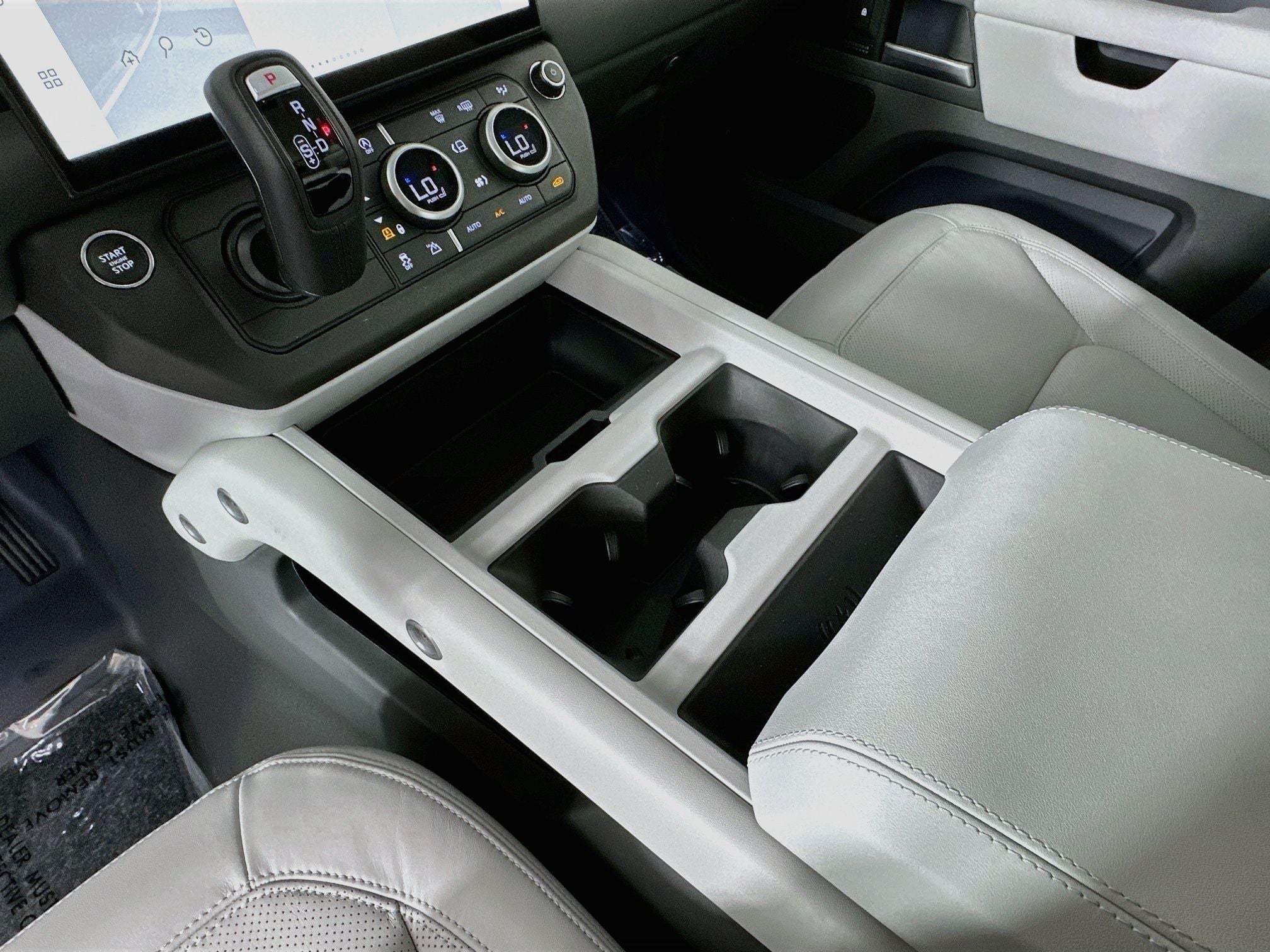 2026 Land Rover Defender 110 X-Dynamic SE