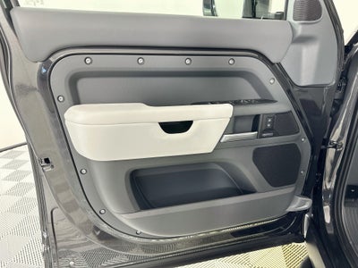 2026 Land Rover Defender 110 X-Dynamic SE