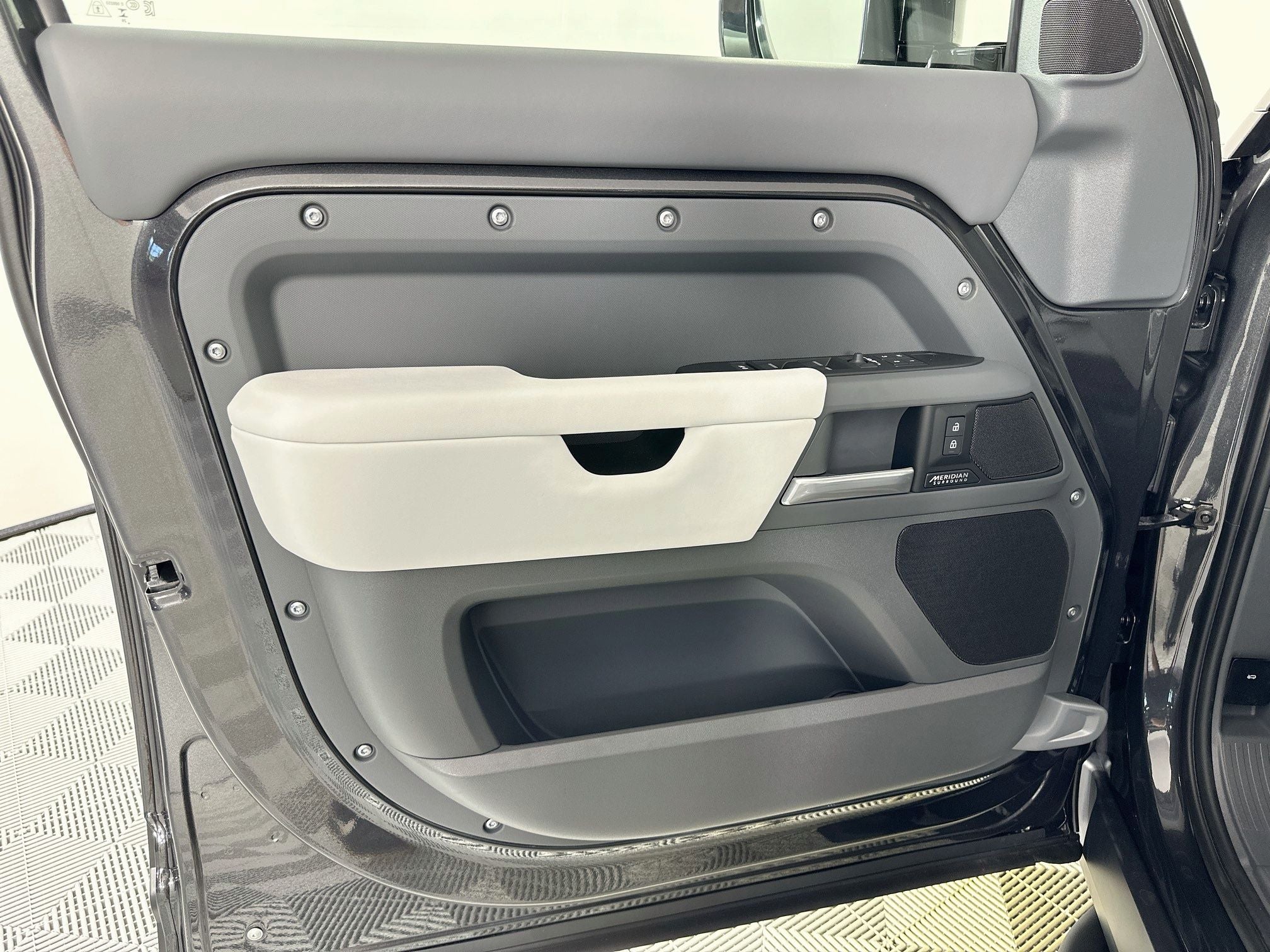 2026 Land Rover Defender 110 X-Dynamic SE