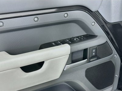 2026 Land Rover Defender 110 X-Dynamic SE