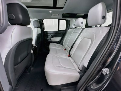 2026 Land Rover Defender 110 X-Dynamic SE