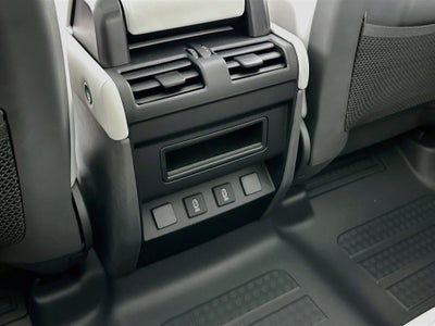 2026 Land Rover Defender 110 X-Dynamic SE