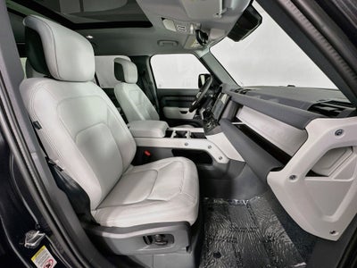2026 Land Rover Defender 110 X-Dynamic SE