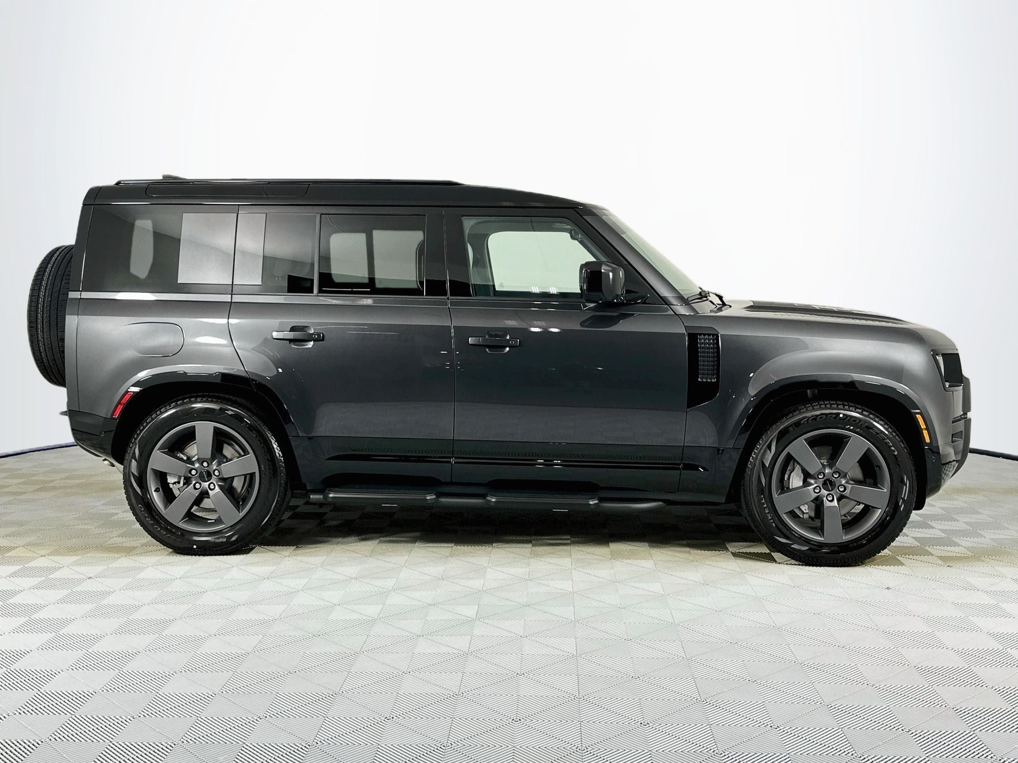 2026 Land Rover Defender 110 X-Dynamic SE