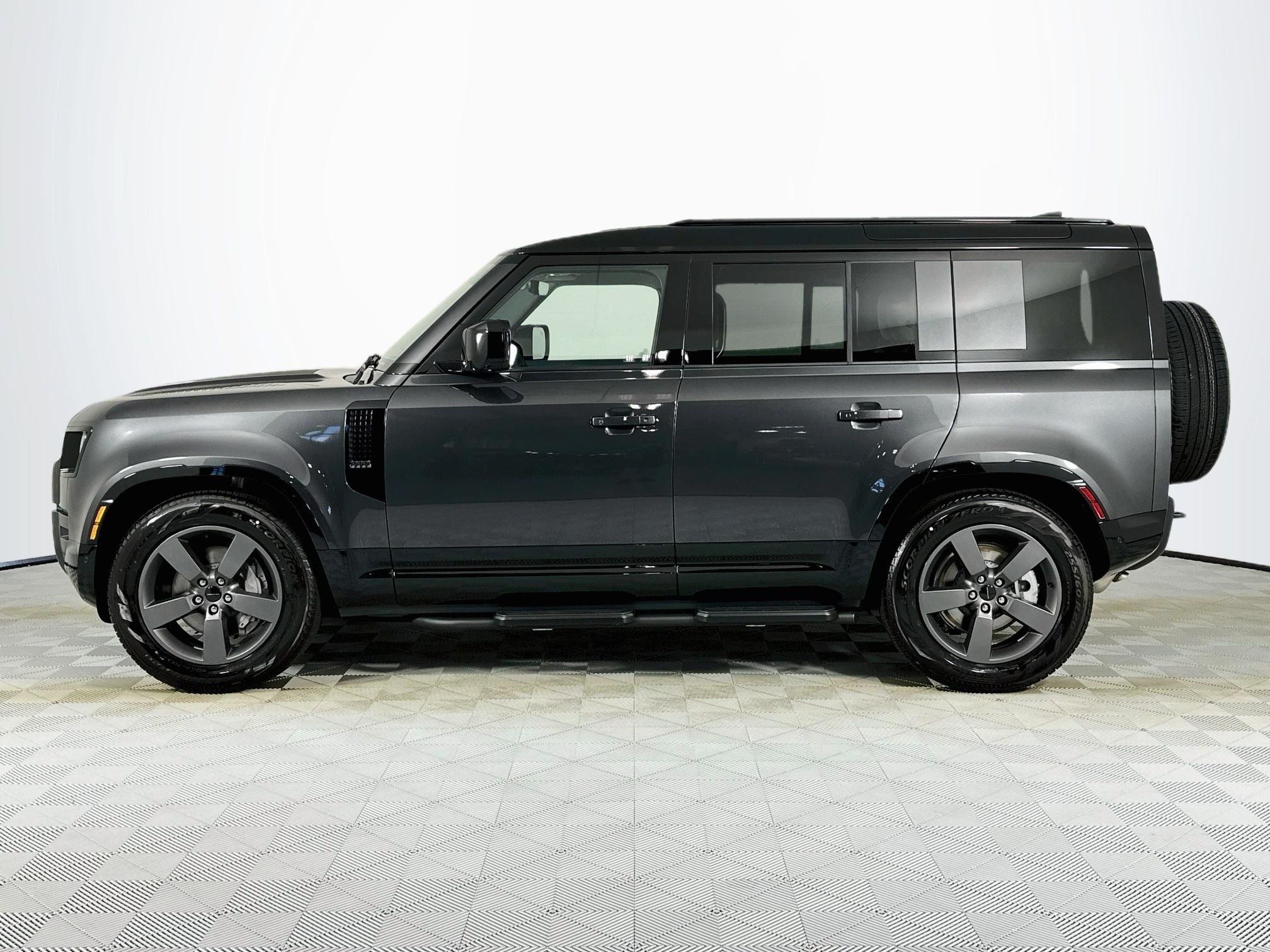 2026 Land Rover Defender 110 X-Dynamic SE