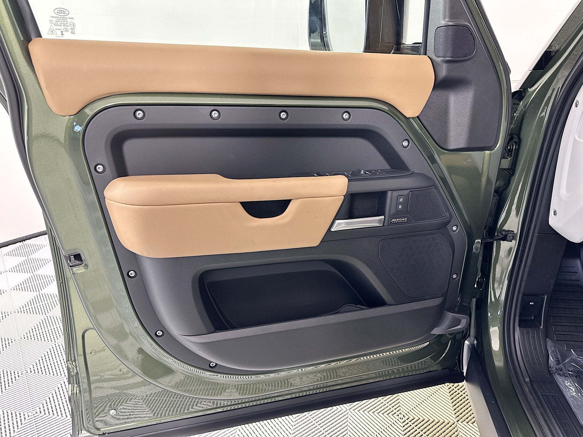 2026 Land Rover Defender 110 X-Dynamic SE