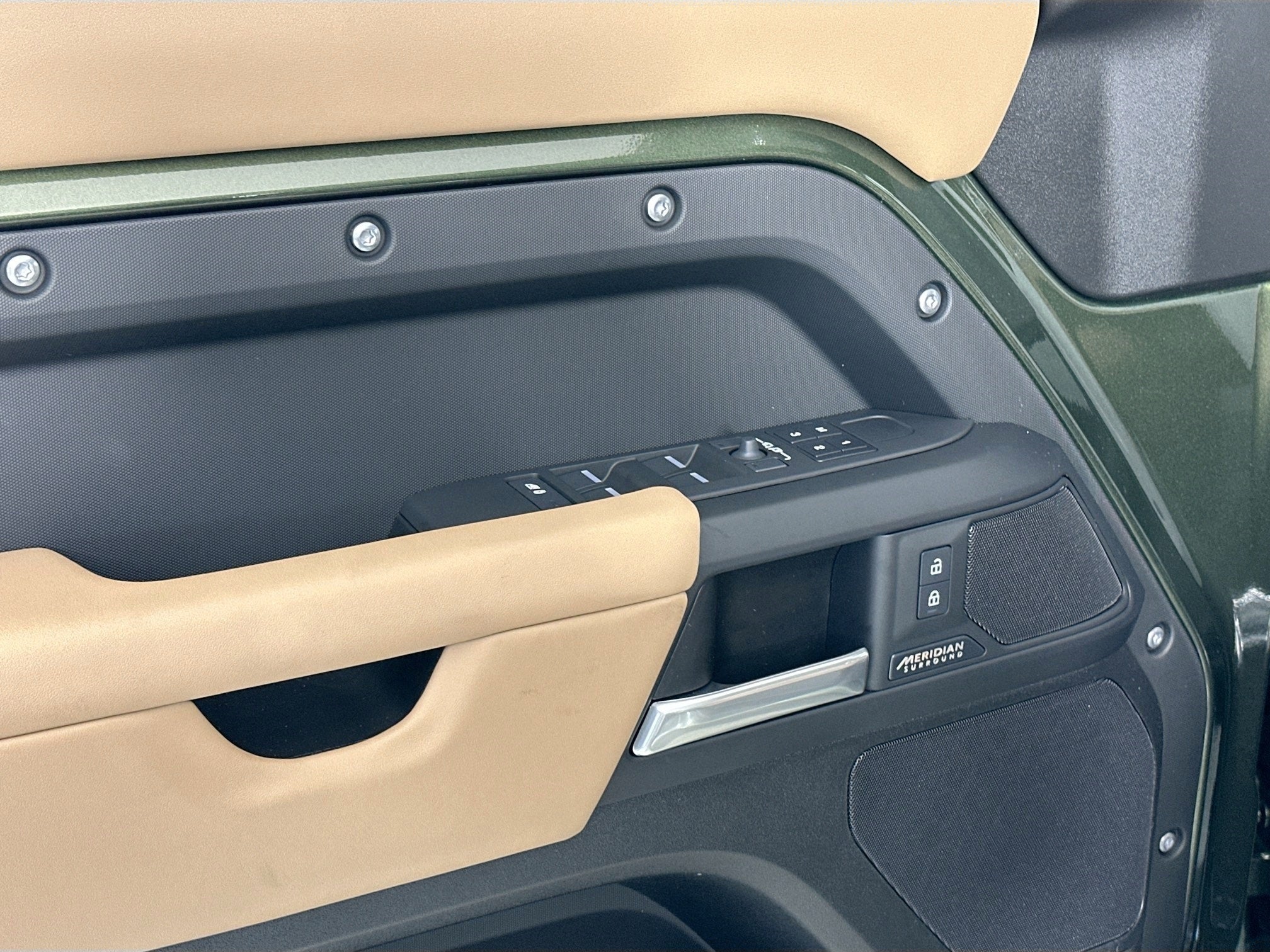 2026 Land Rover Defender 110 X-Dynamic SE