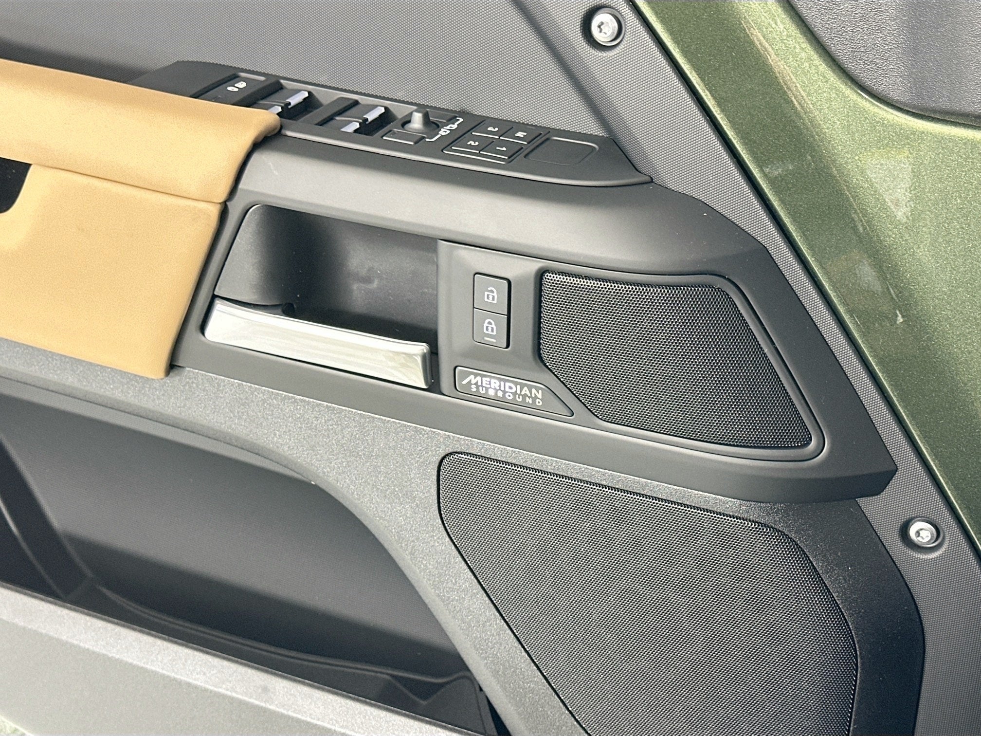 2026 Land Rover Defender 110 X-Dynamic SE