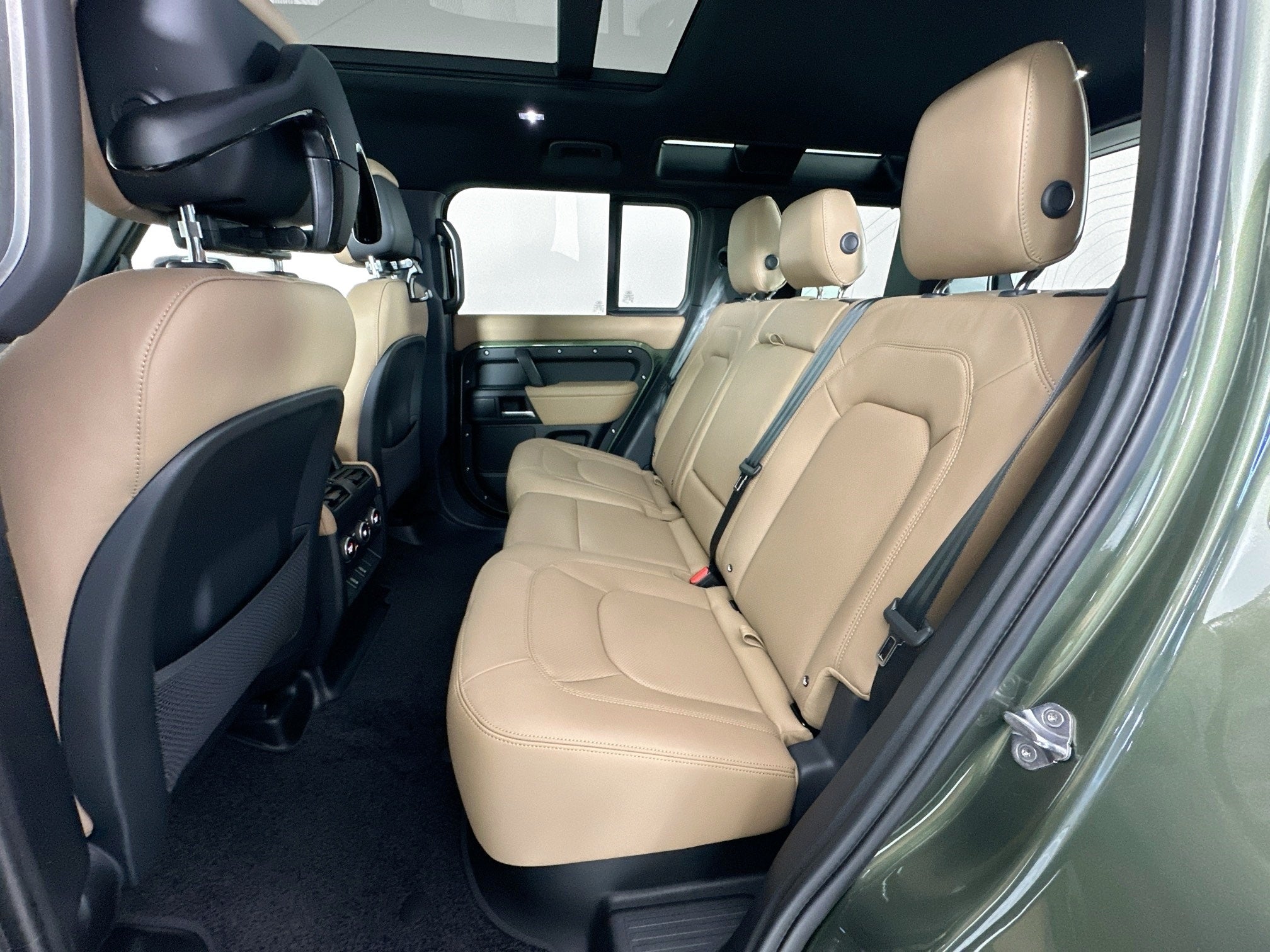 2026 Land Rover Defender 110 X-Dynamic SE