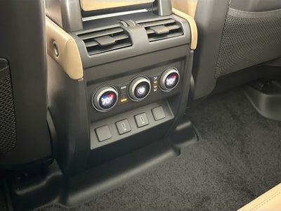 2026 Land Rover Defender 110 X-Dynamic SE