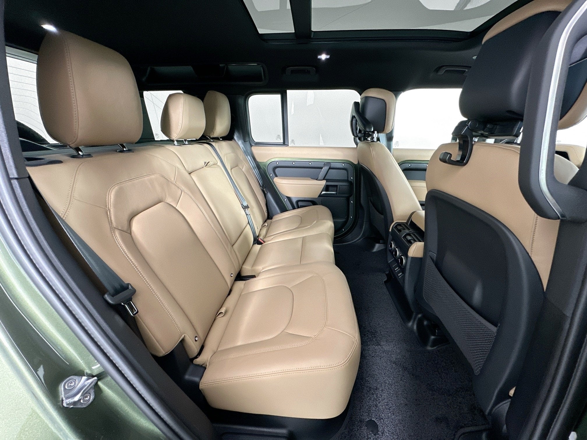 2026 Land Rover Defender 110 X-Dynamic SE