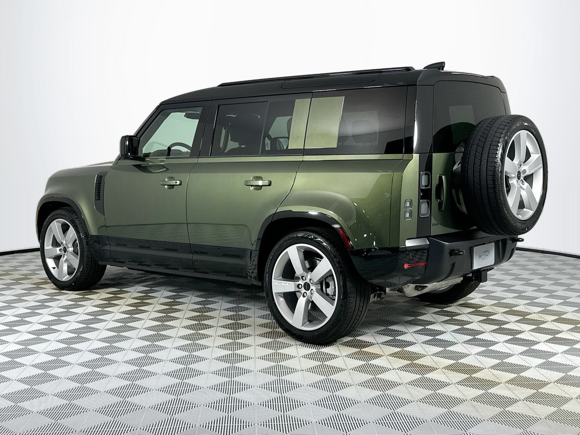 2026 Land Rover Defender 110 X-Dynamic SE
