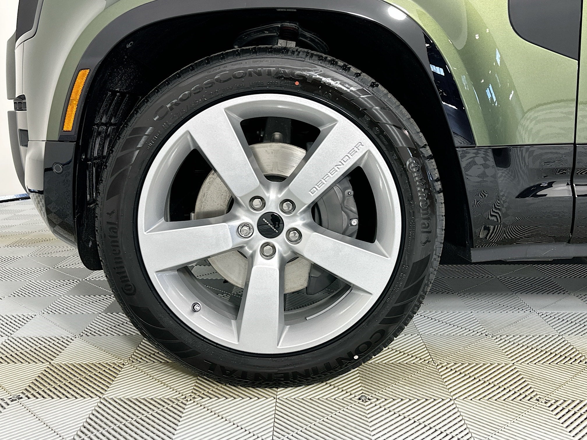 2026 Land Rover Defender 110 X-Dynamic SE