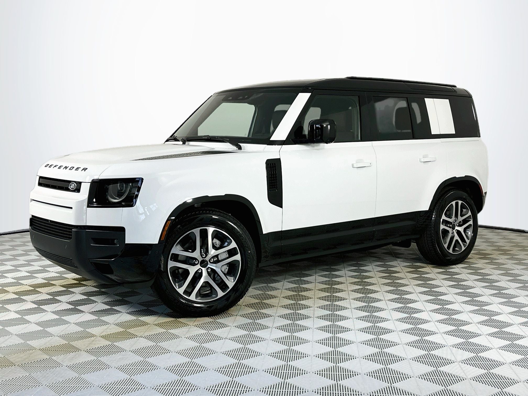2026 Land Rover Defender 110 X-Dynamic SE