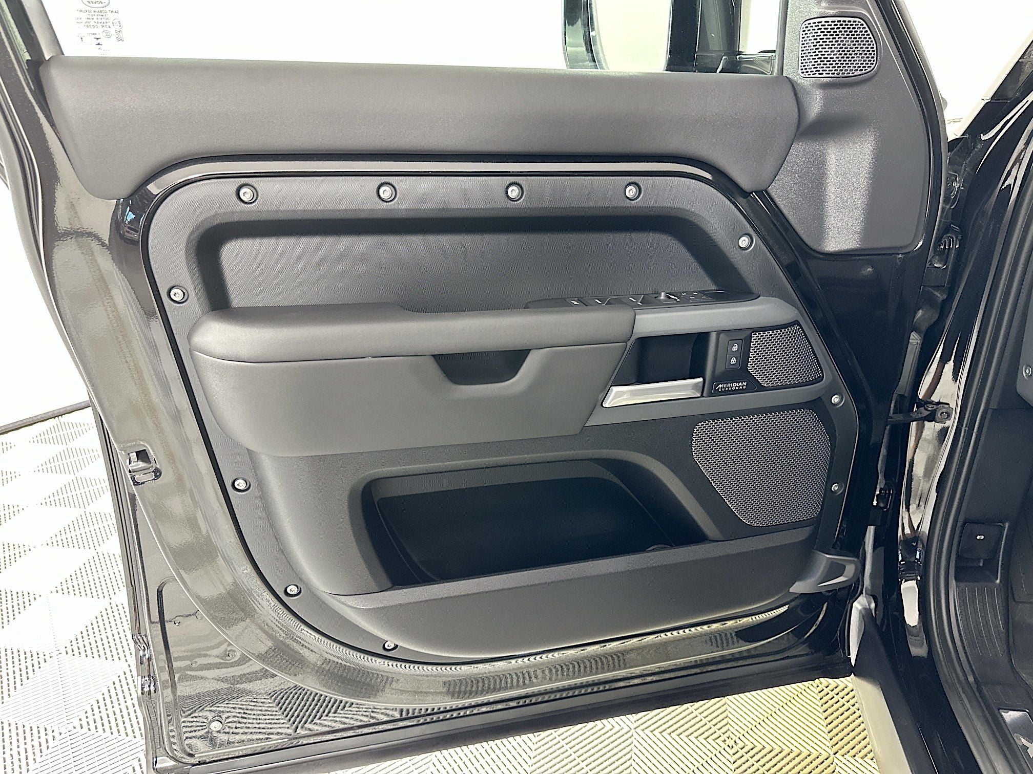 2024 Land Rover Defender 110 X-Dynamic SE