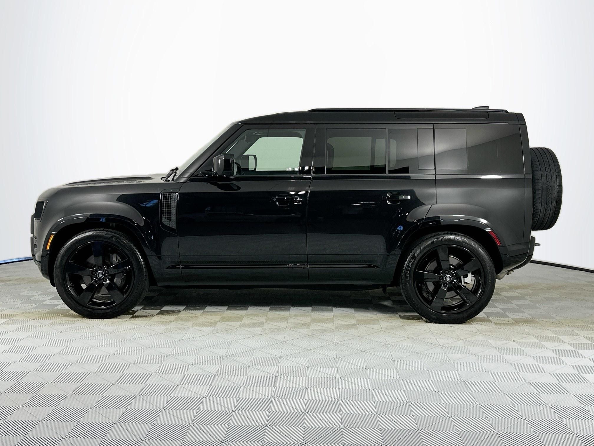 2024 Land Rover Defender 110 X-Dynamic SE