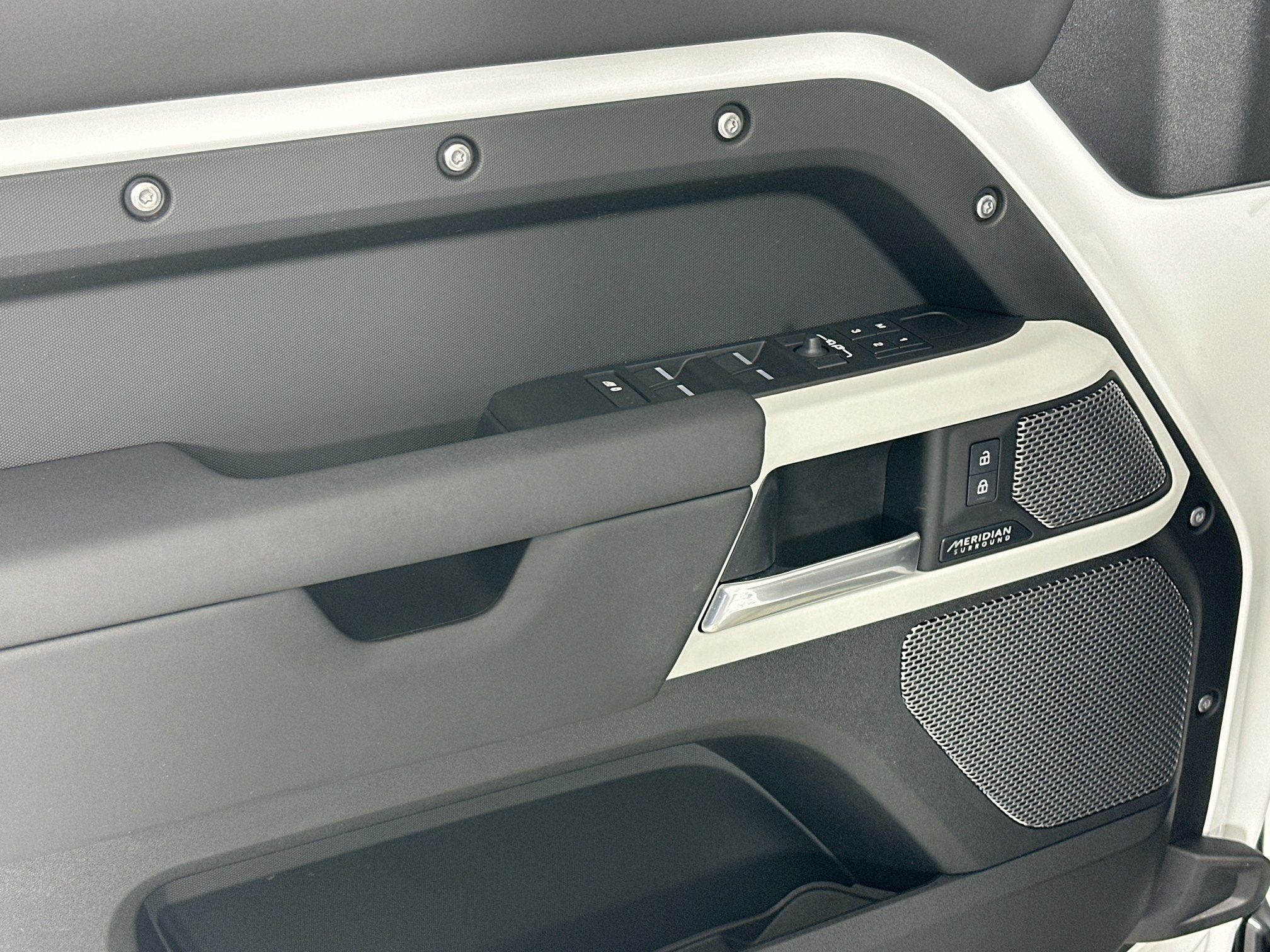 2024 Land Rover Defender 110 X-Dynamic SE