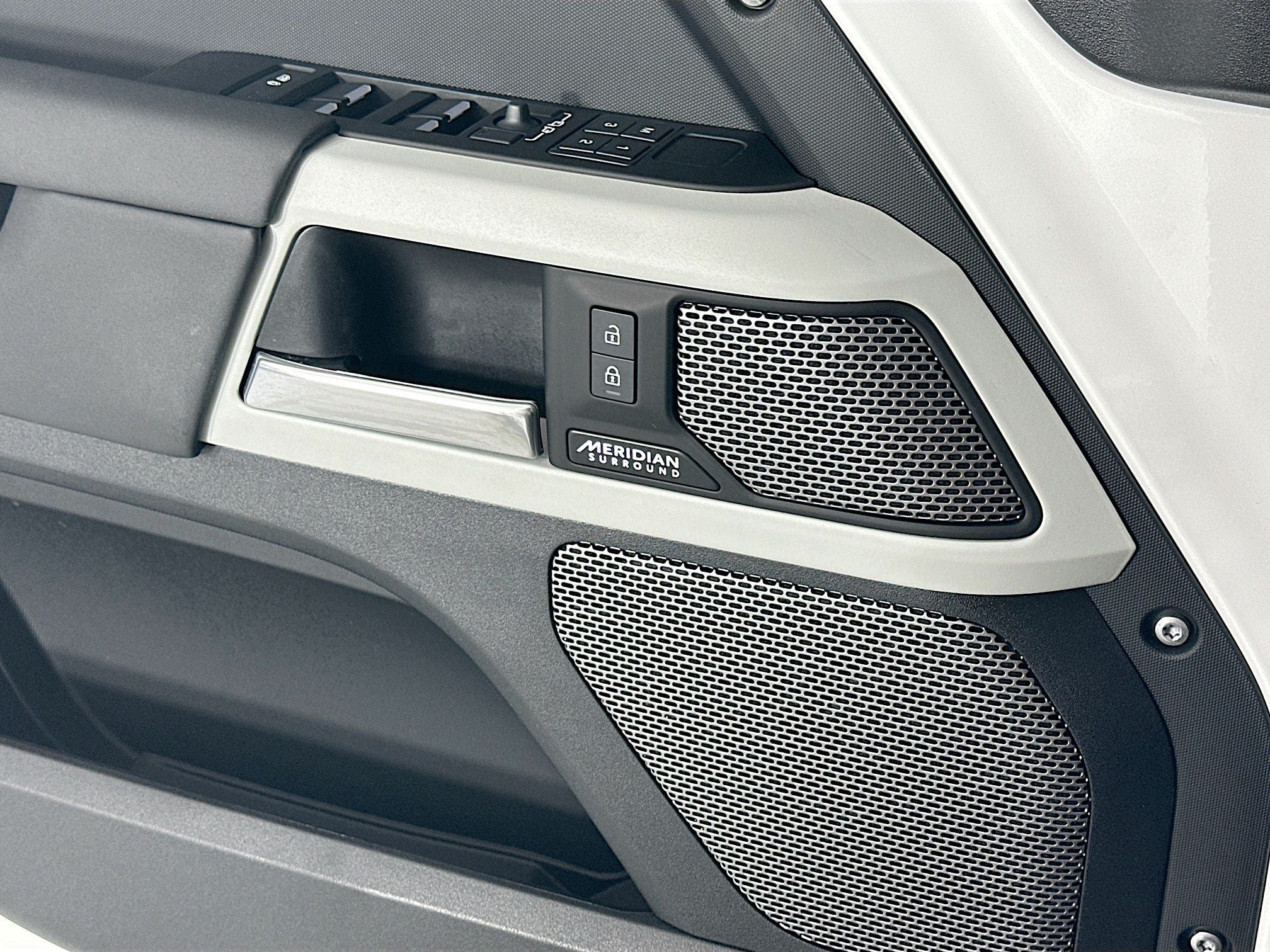 2024 Land Rover Defender 110 X-Dynamic SE
