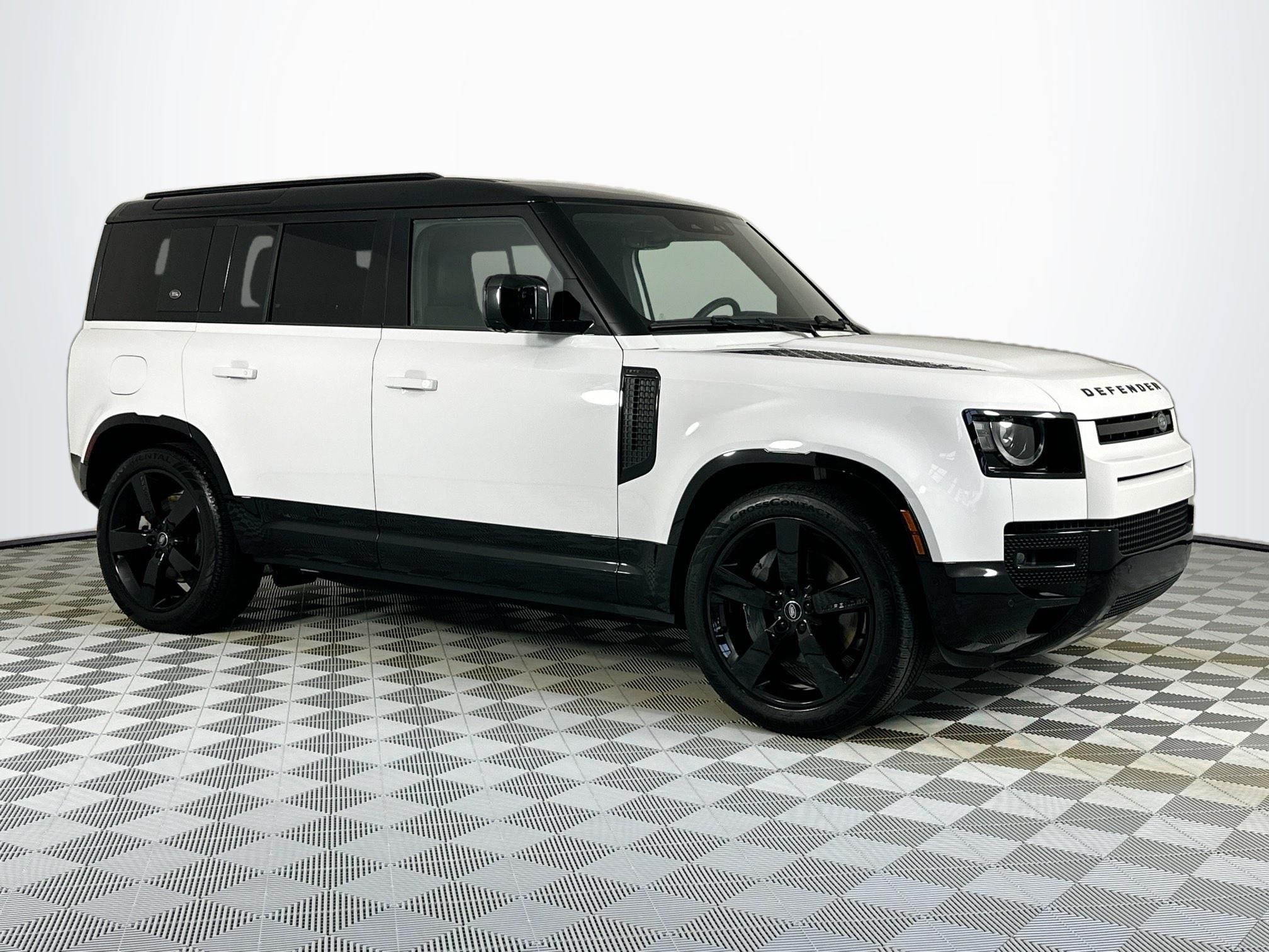 2024 Land Rover Defender 110 X-Dynamic SE