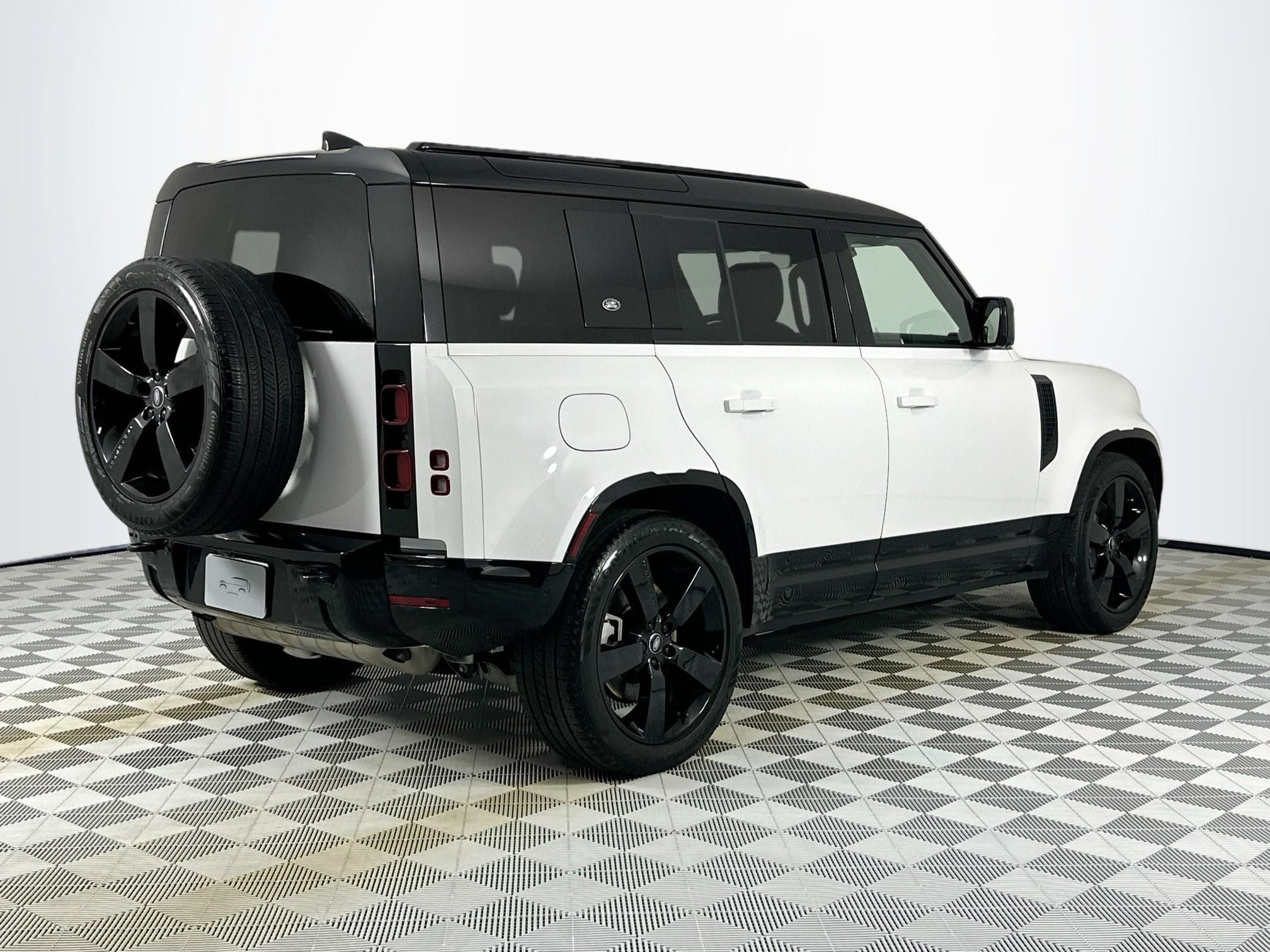 2024 Land Rover Defender 110 X-Dynamic SE