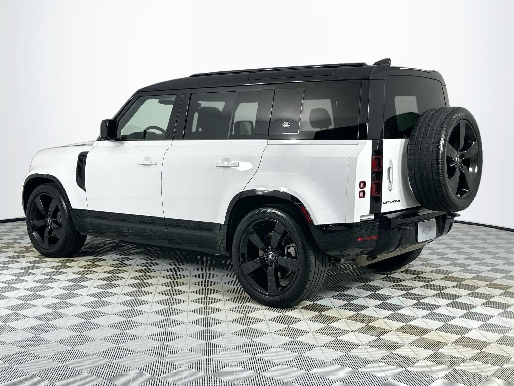2024 Land Rover Defender 110 X-Dynamic SE