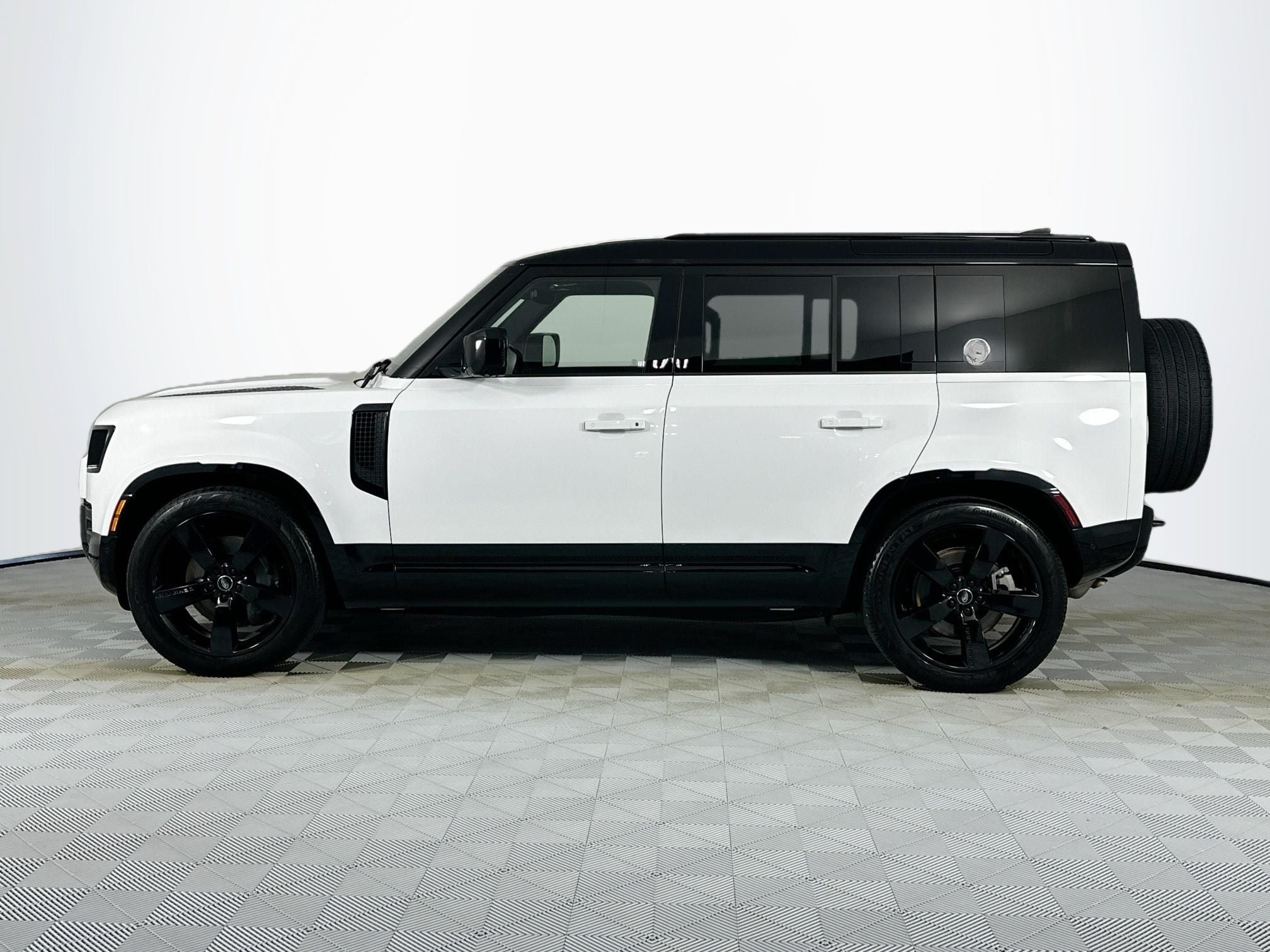 2024 Land Rover Defender 110 X-Dynamic SE