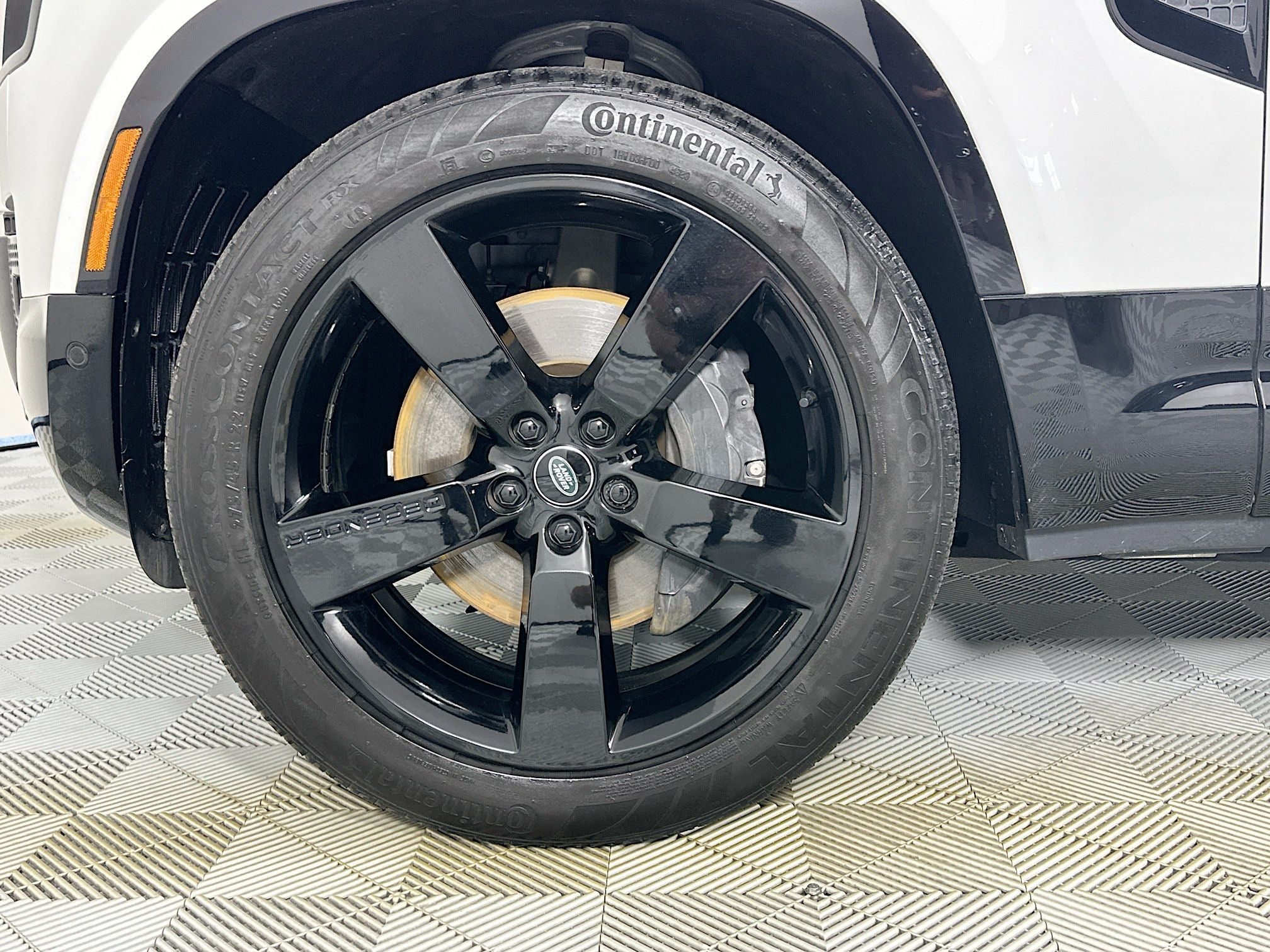 2024 Land Rover Defender 110 X-Dynamic SE