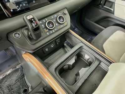 2024 Land Rover Defender 110 X-Dynamic SE