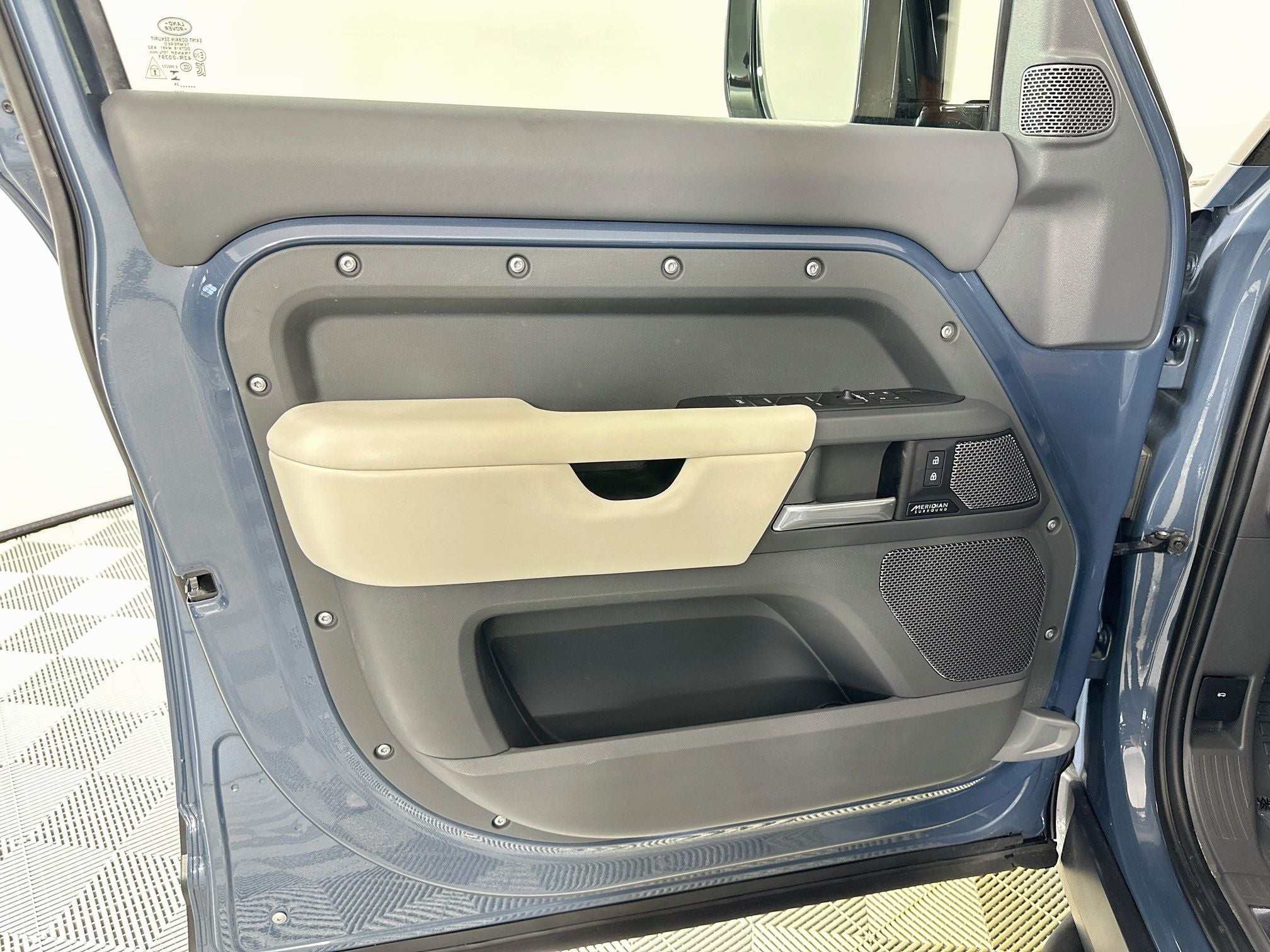 2024 Land Rover Defender 110 X-Dynamic SE
