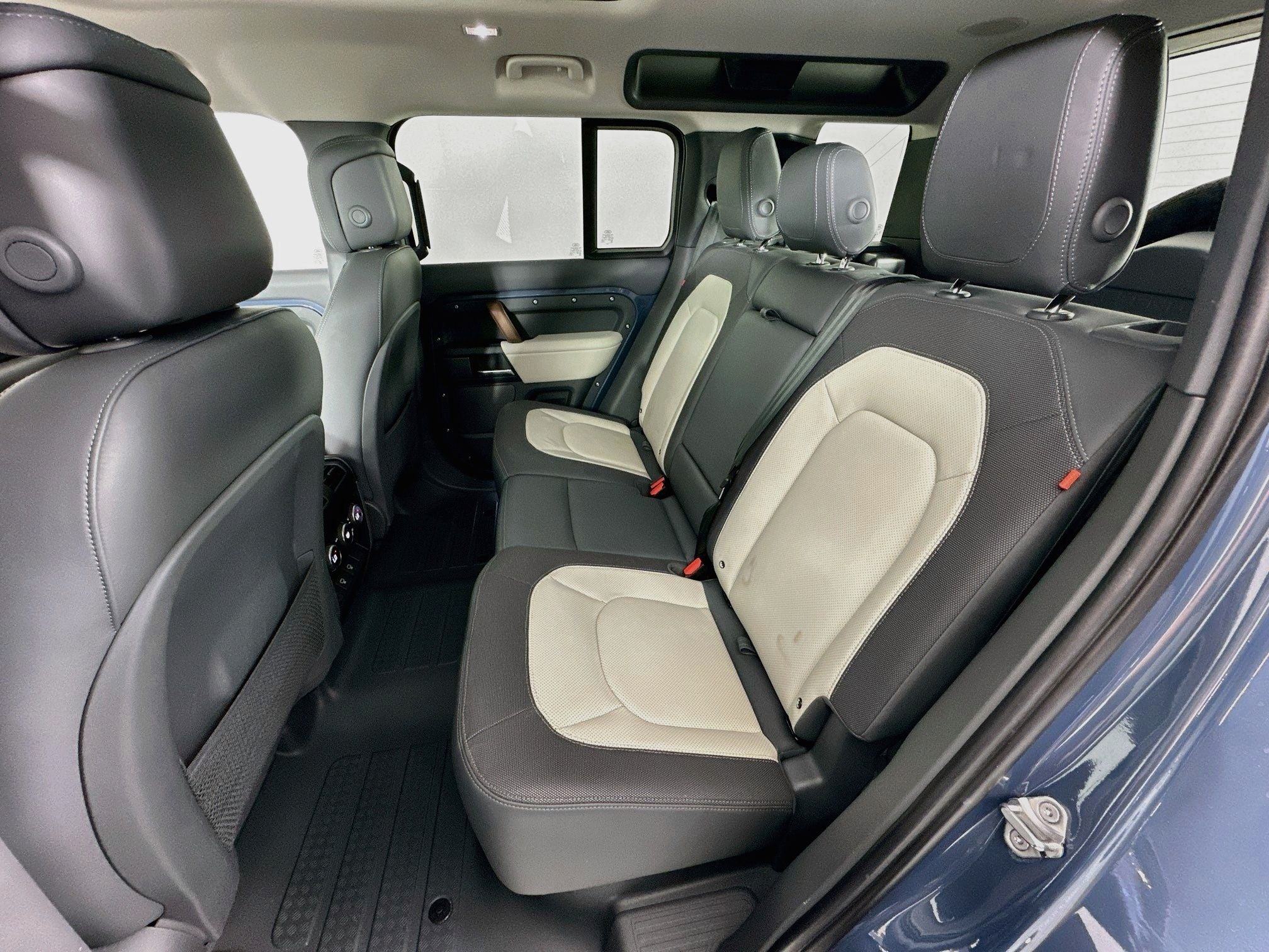 2024 Land Rover Defender 110 X-Dynamic SE