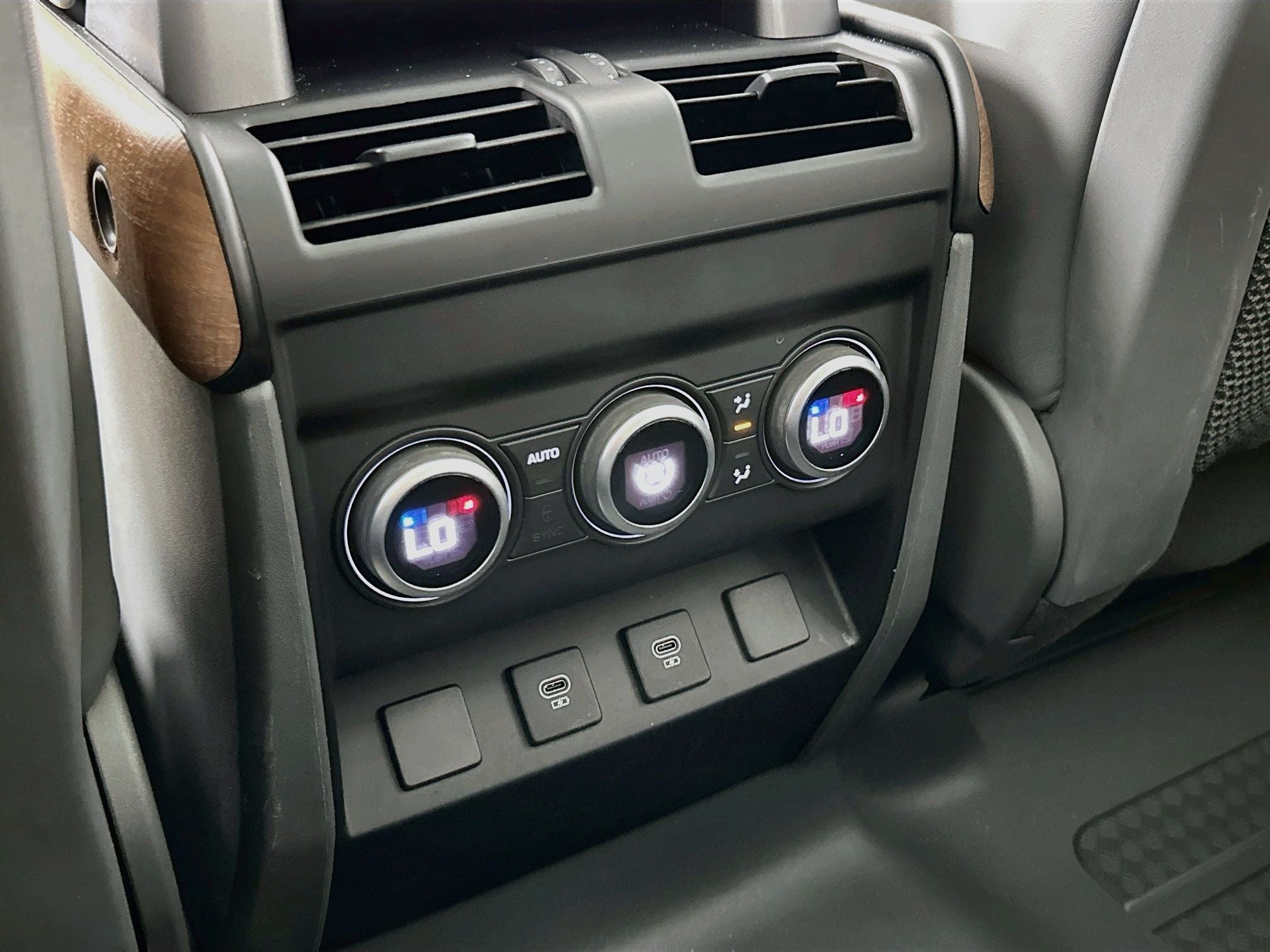 2024 Land Rover Defender 110 X-Dynamic SE