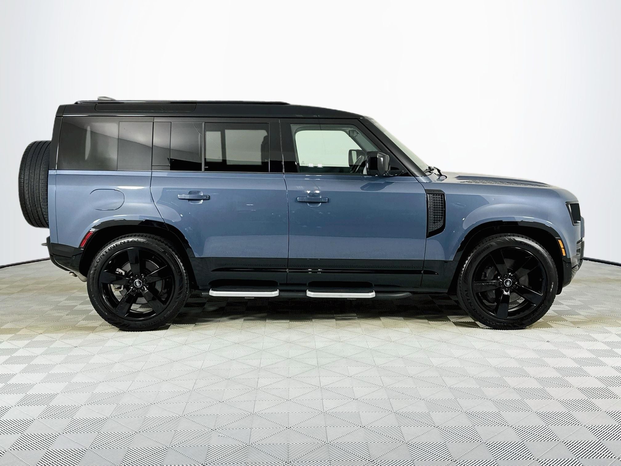 2024 Land Rover Defender 110 X-Dynamic SE