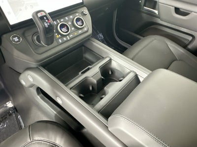 2026 Land Rover Defender 110 X-Dynamic SE