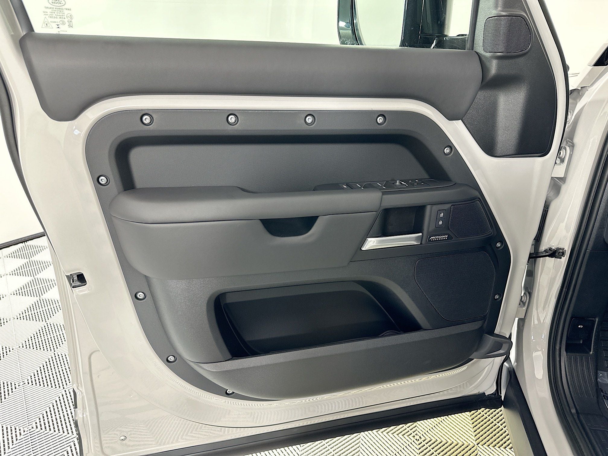 2026 Land Rover Defender 110 X-Dynamic SE