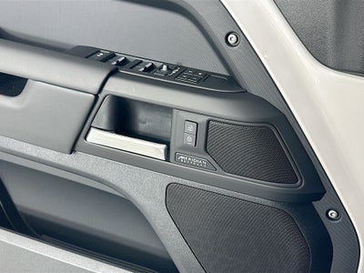 2026 Land Rover Defender 110 X-Dynamic SE