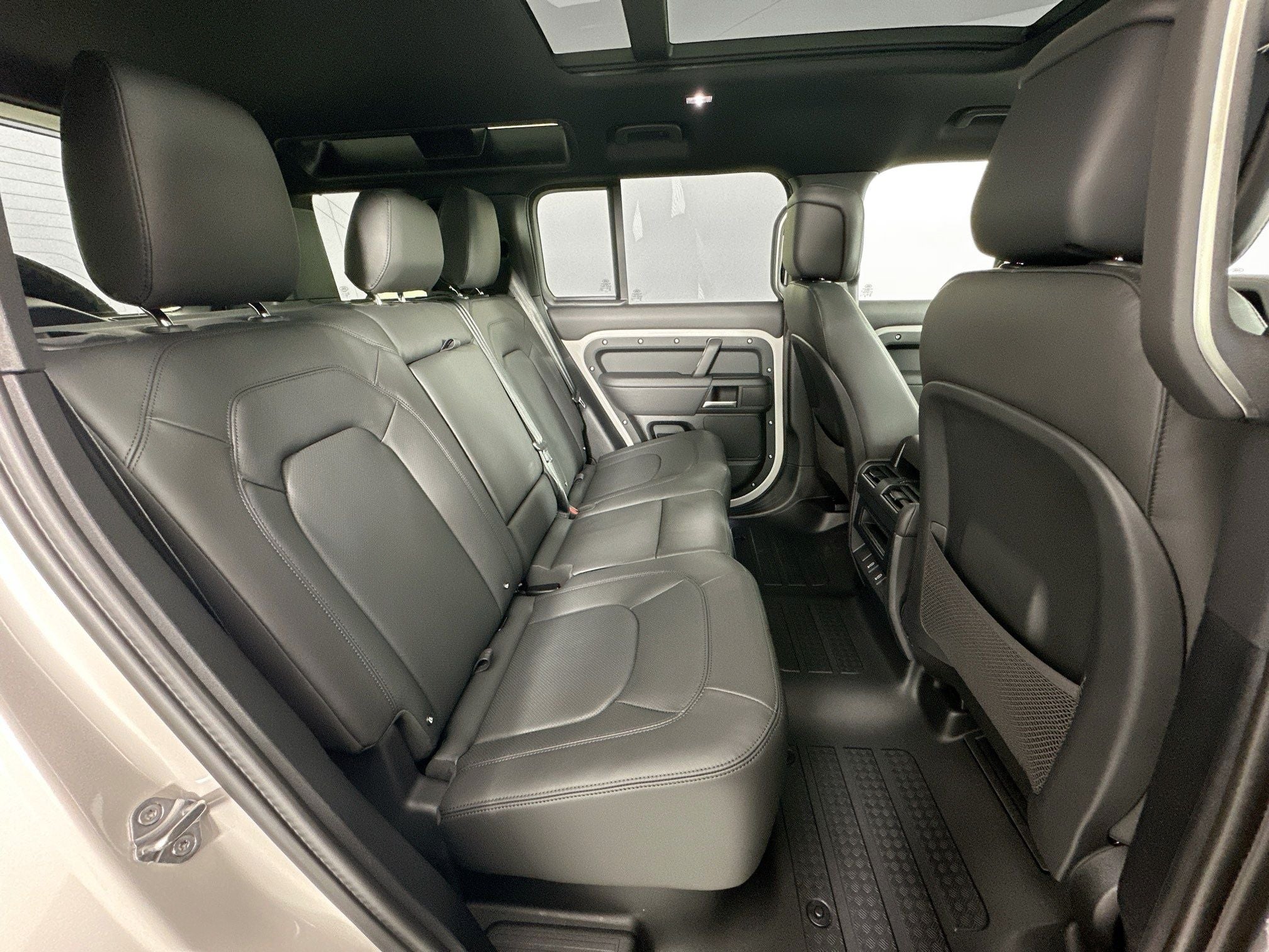 2026 Land Rover Defender 110 X-Dynamic SE