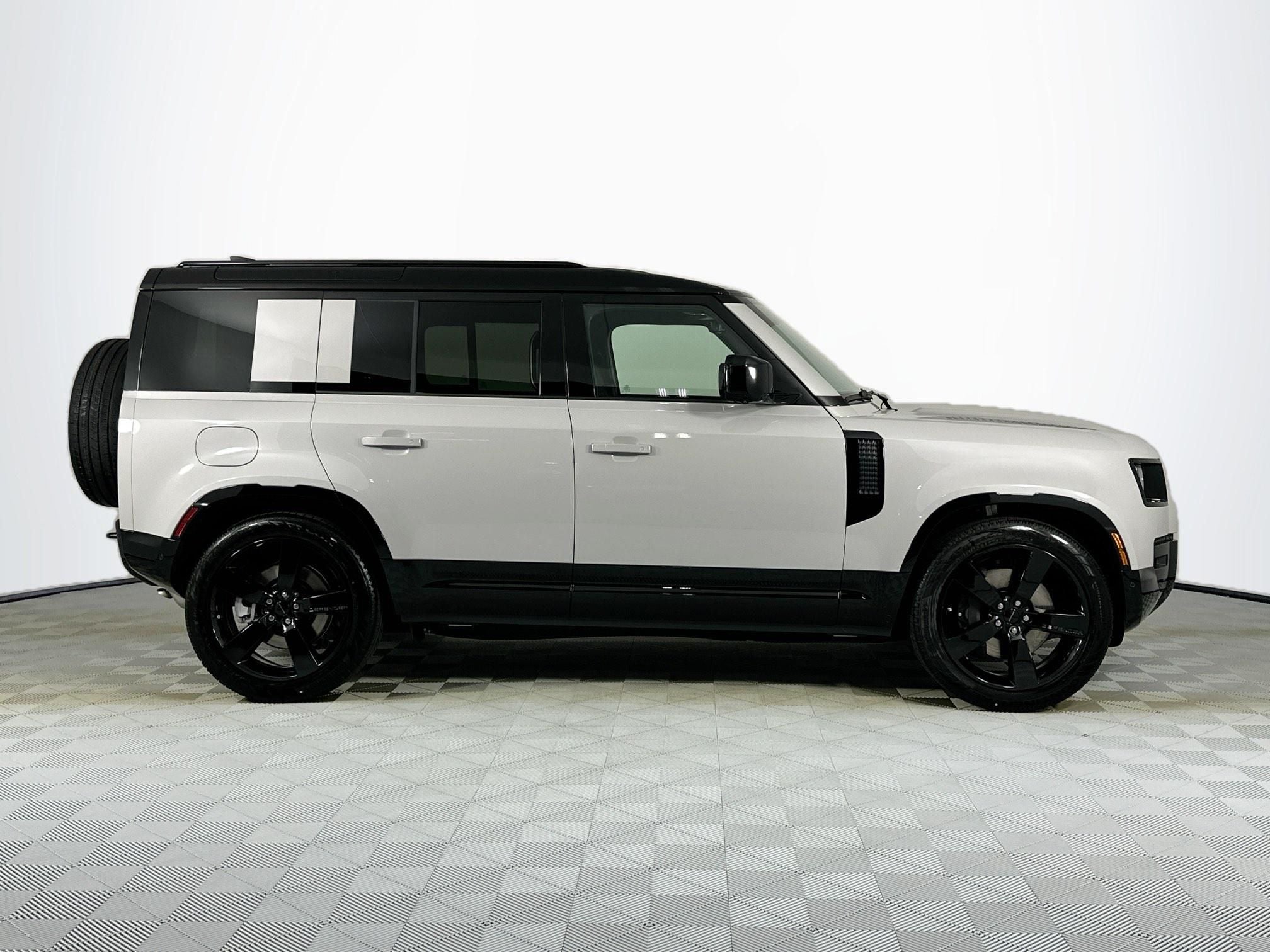2026 Land Rover Defender 110 X-Dynamic SE