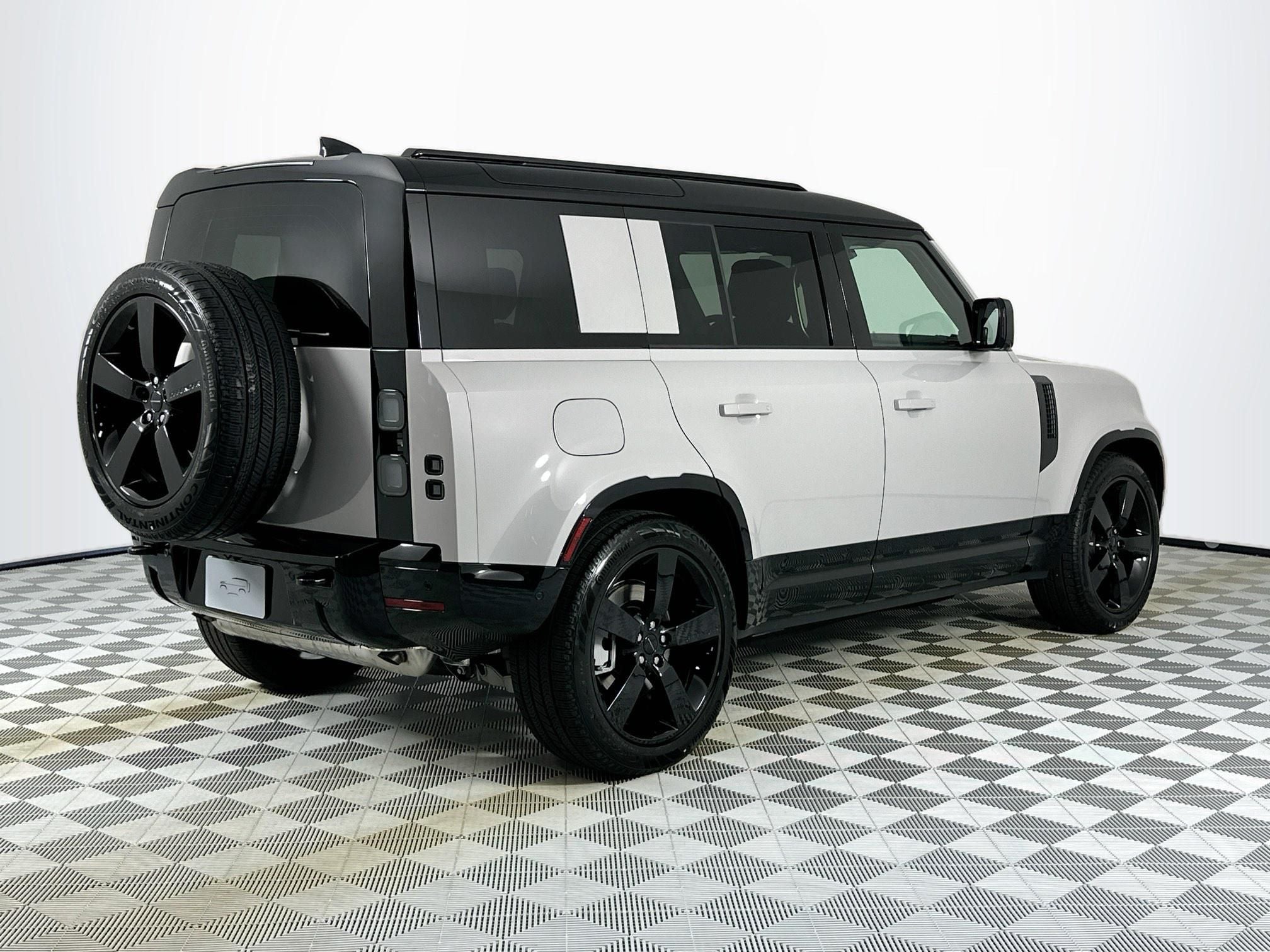 2026 Land Rover Defender 110 X-Dynamic SE