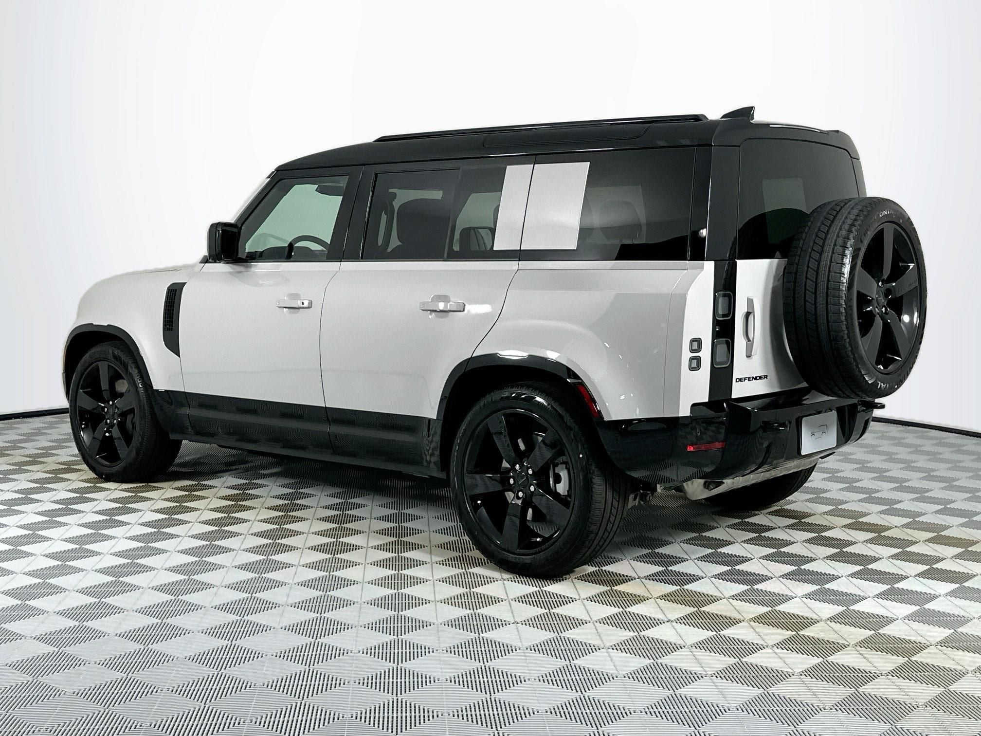 2026 Land Rover Defender 110 X-Dynamic SE