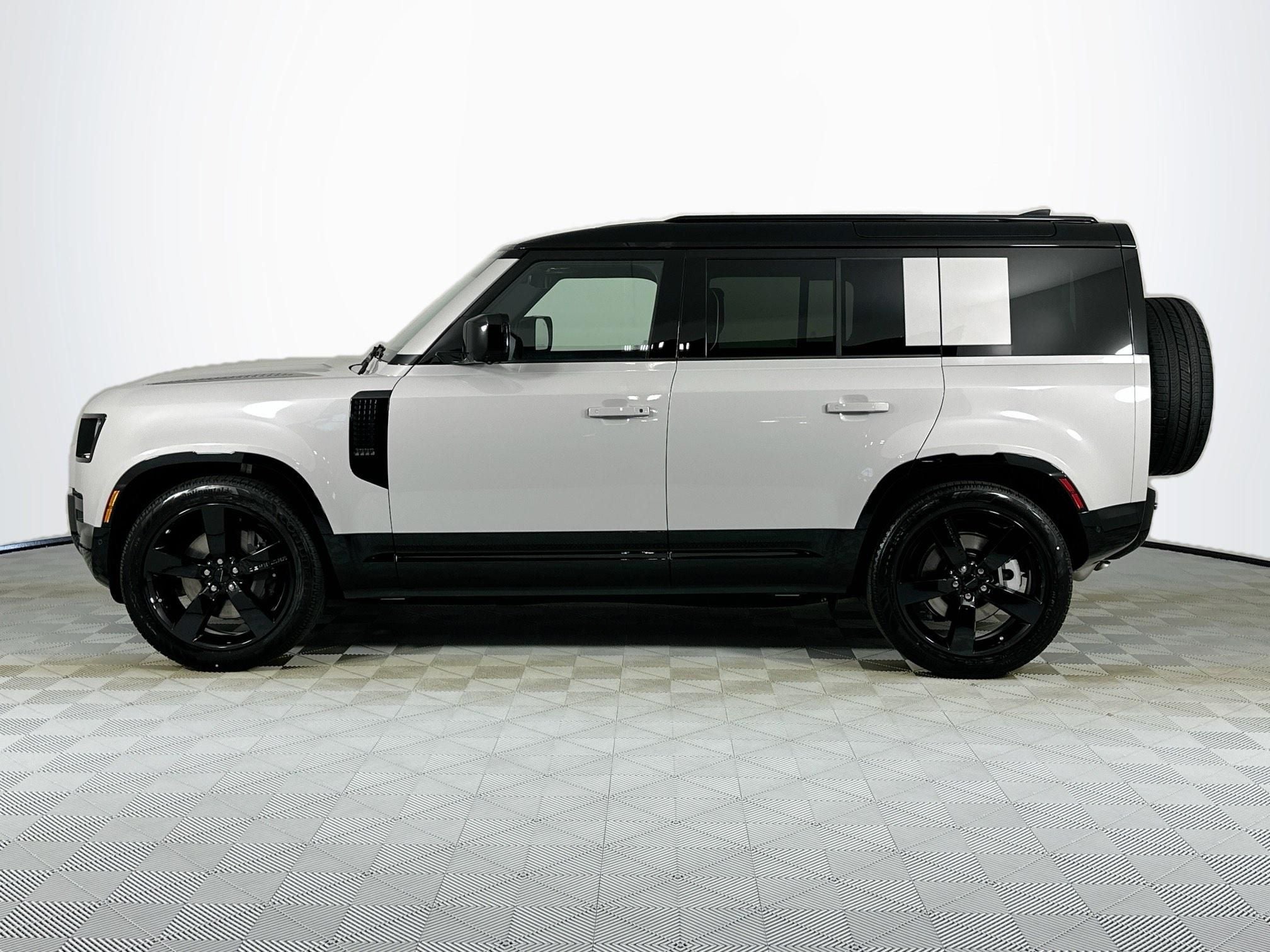 2026 Land Rover Defender 110 X-Dynamic SE