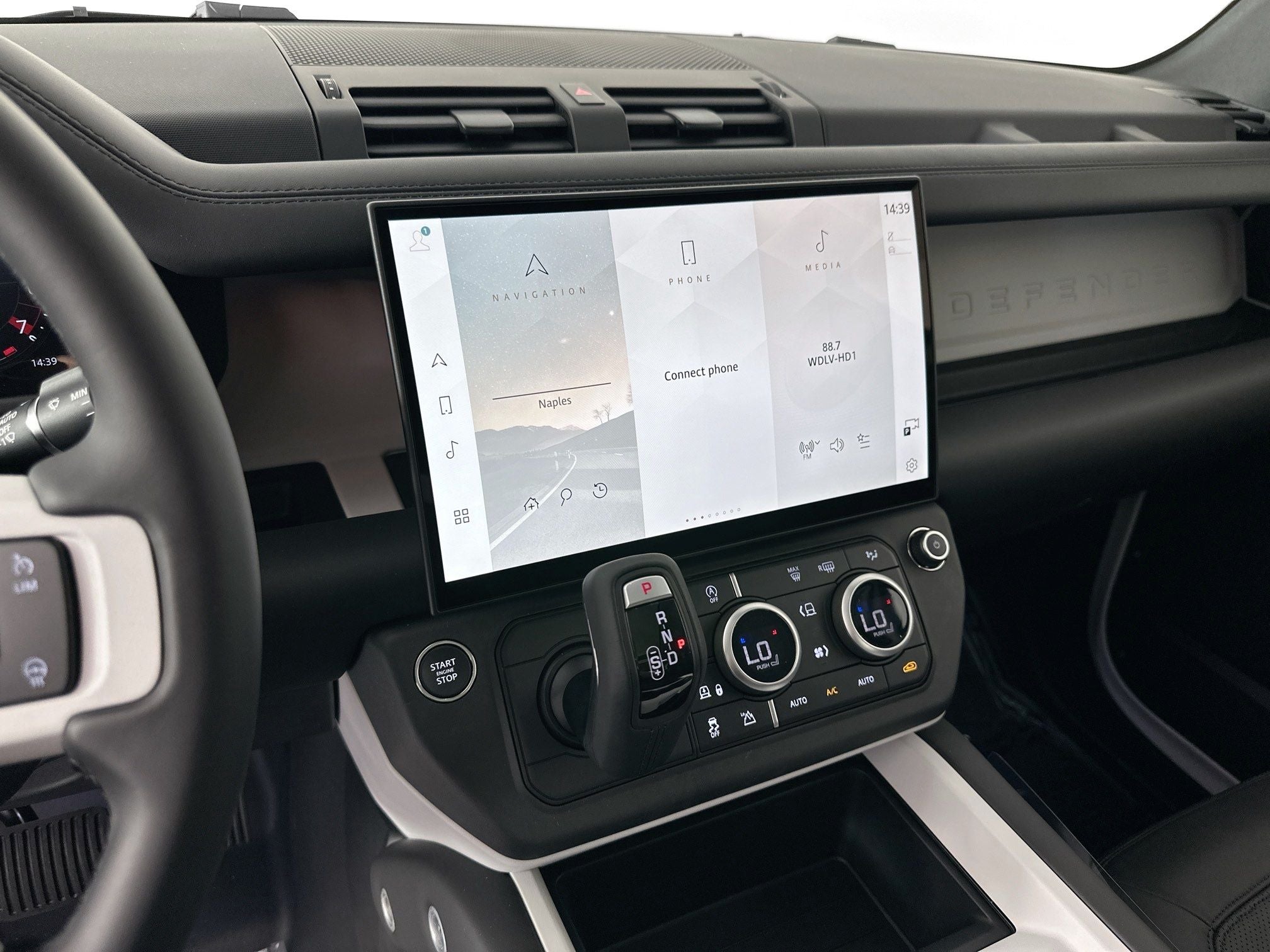 2026 Land Rover Defender 110 X-Dynamic SE