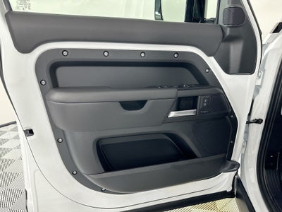 2026 Land Rover Defender 110 X-Dynamic SE