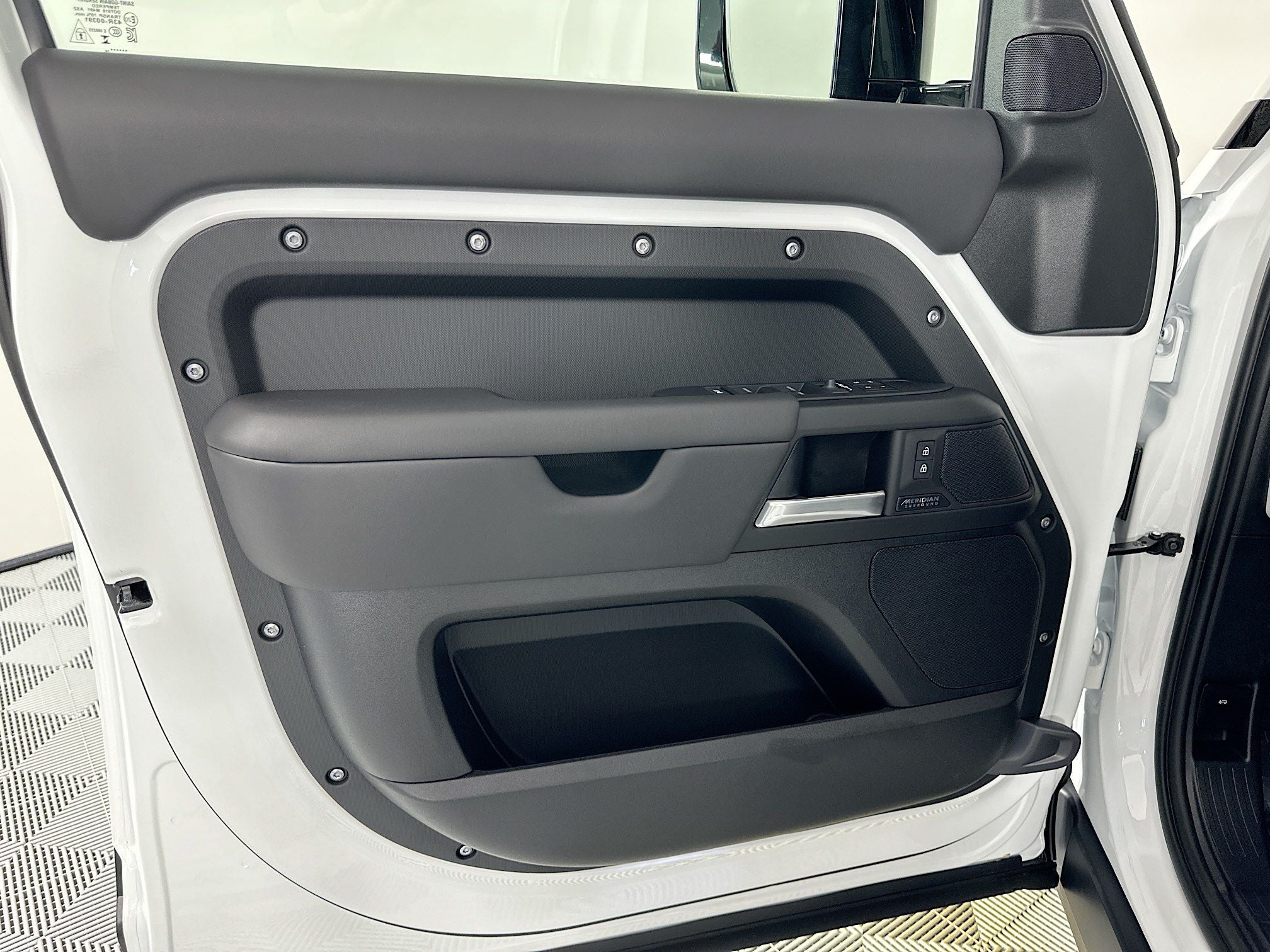 2026 Land Rover Defender 110 X-Dynamic SE