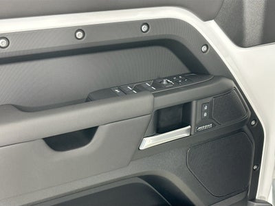 2026 Land Rover Defender 110 X-Dynamic SE
