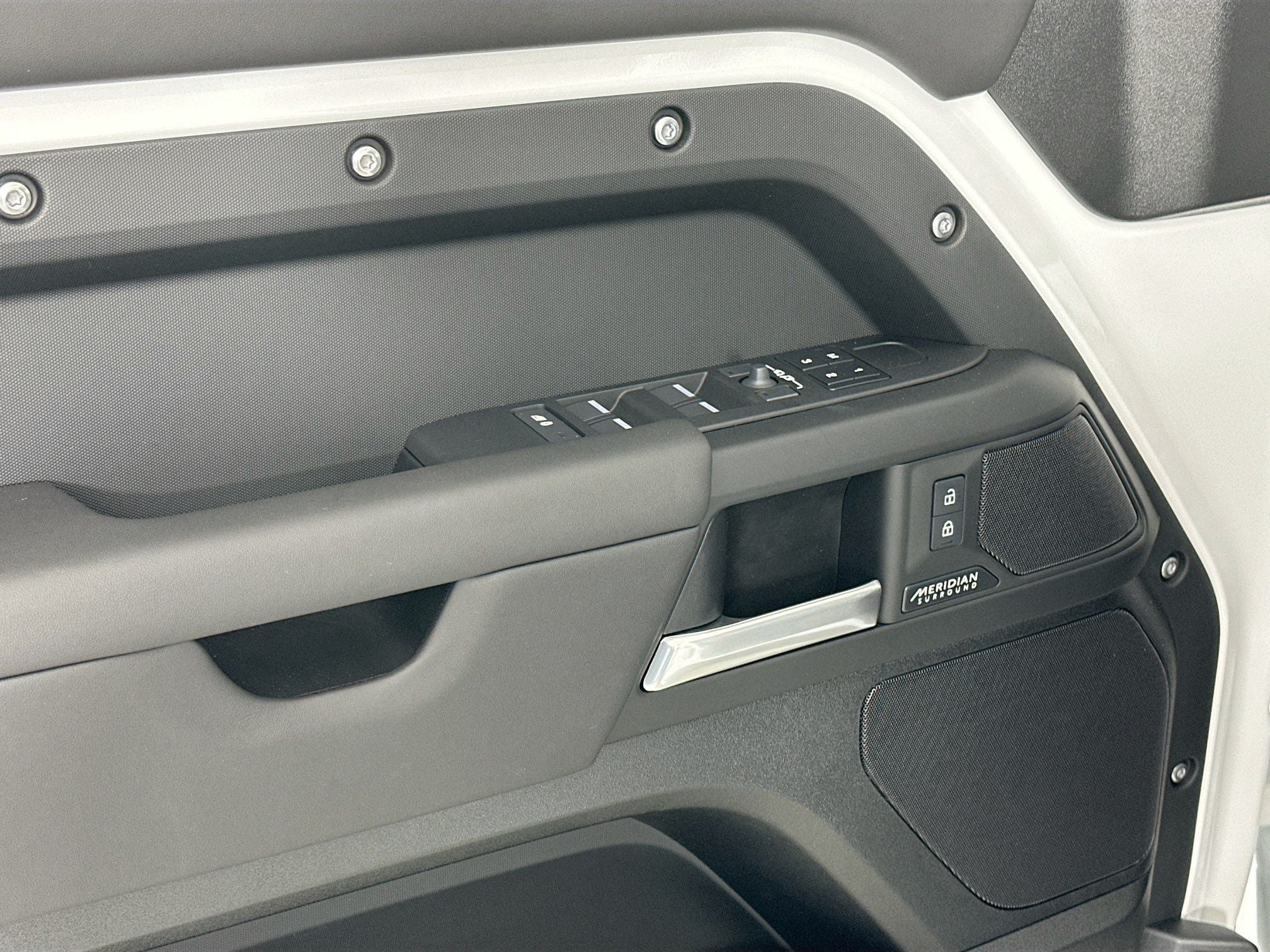 2026 Land Rover Defender 110 X-Dynamic SE