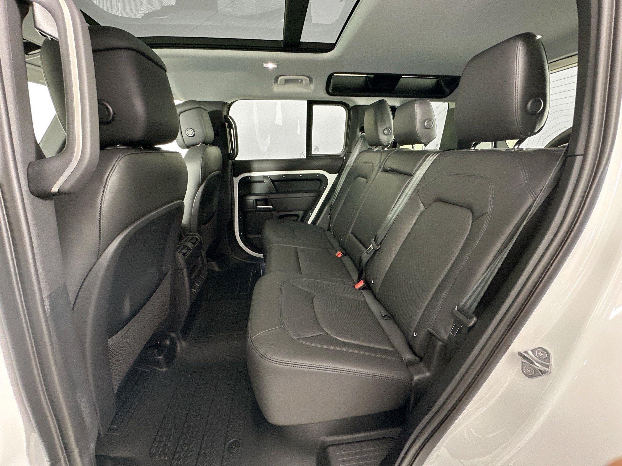 2026 Land Rover Defender 110 X-Dynamic SE