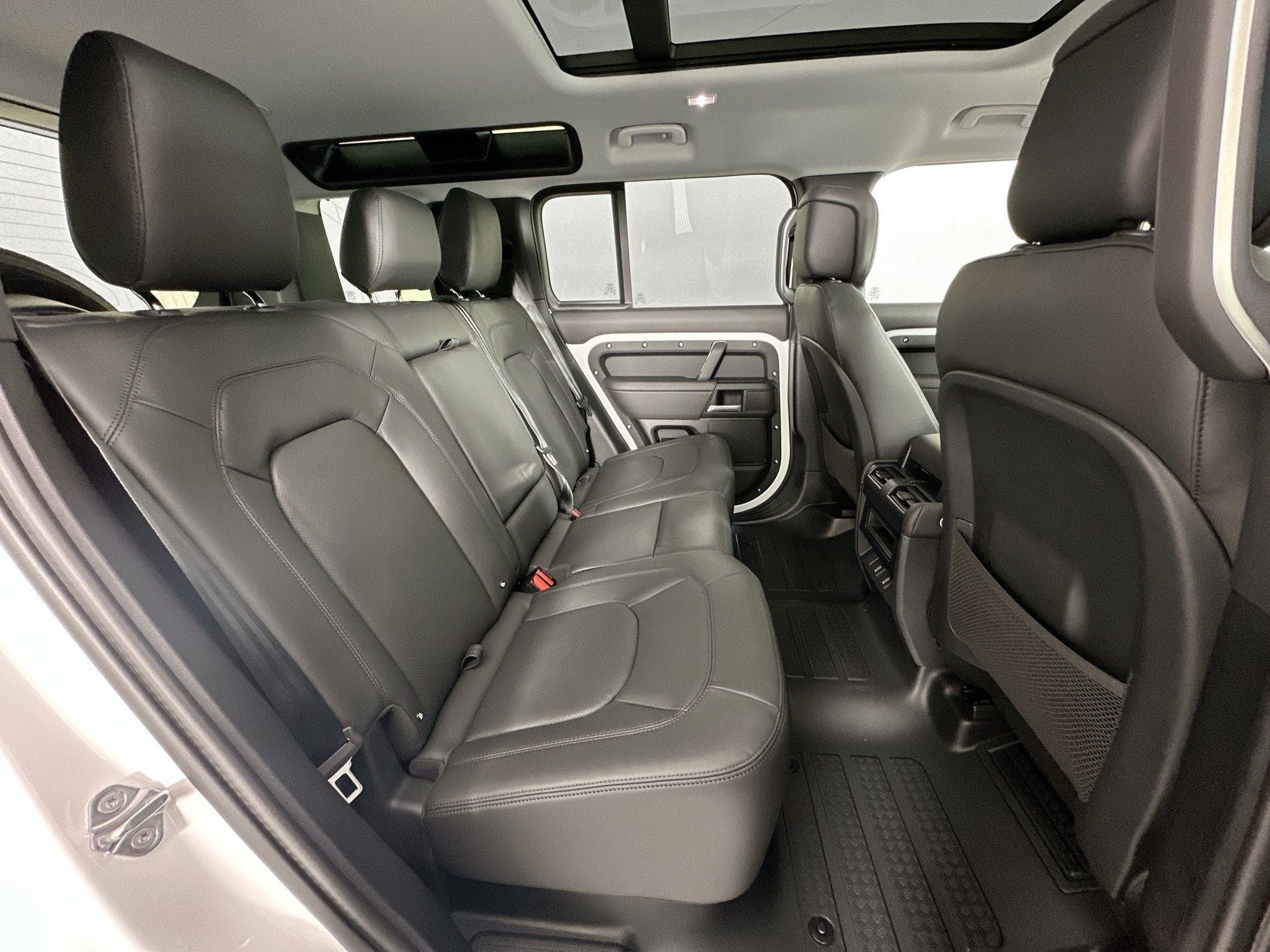 2026 Land Rover Defender 110 X-Dynamic SE