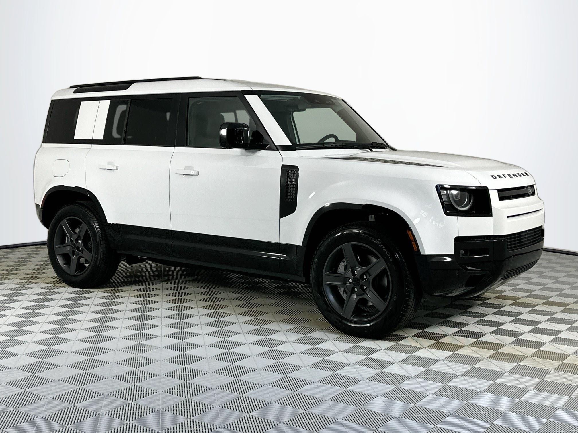 2026 Land Rover Defender 110 X-Dynamic SE